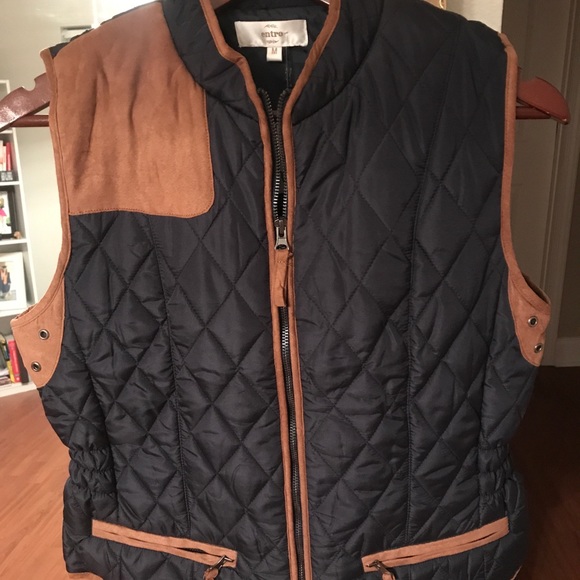 navy puffer vest with brown suede details - Picture 1 of 3